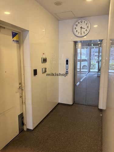 御苑ビル エレベーターホール1