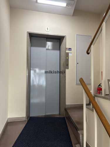 織本ビル エレベーターホール1