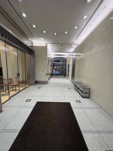 ヒューリック銀座三丁目ビル エントランス1