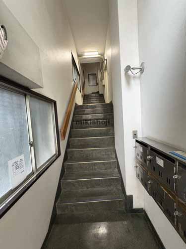 百瀬ビル本館 エントランス2