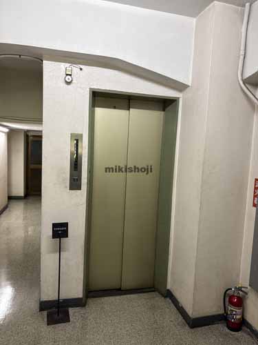 大湯ビル エレベーターホール1