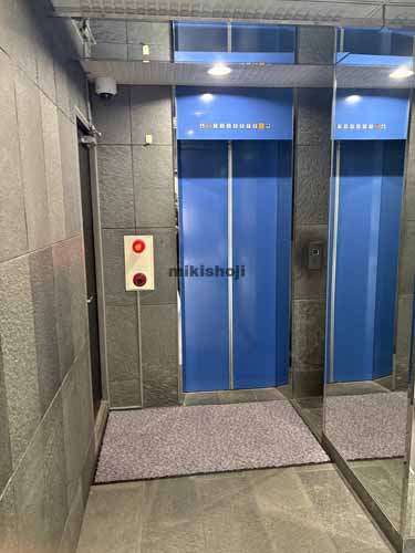 岩本和裁ビル エレベーターホール1