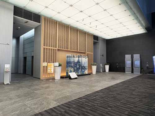 日本橋一丁目三井ビルディング エントランス4