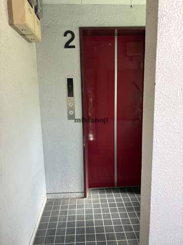 円山町のラ・フォンテーヌビル エレベーターホール1