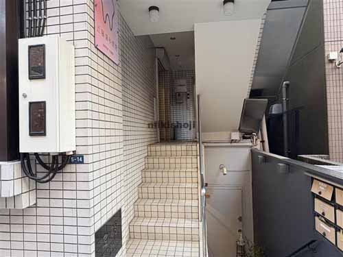 国総ビル エントランス1