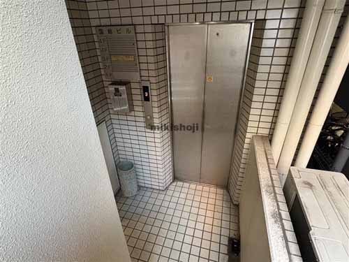 国総ビル エレベーターホール1