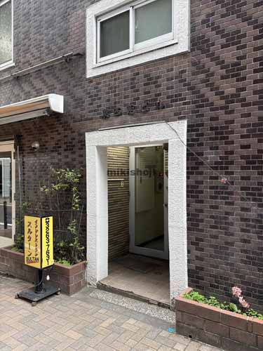 東西館ビル エントランス1