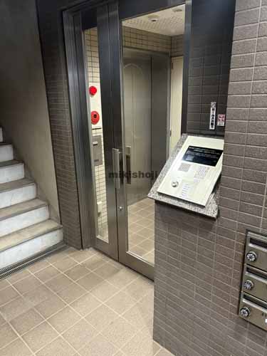 海野ビル エントランス2