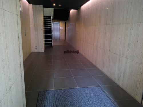 ナリコマＨＤ新宿ビル エントランス1