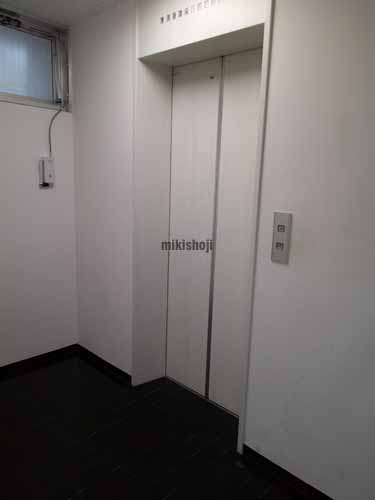 ナリコマＨＤ新宿ビル エレベーターホール1