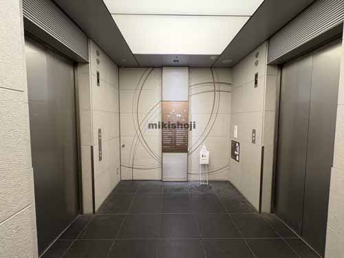 ラ・ポルト青山 エレベーターホール1