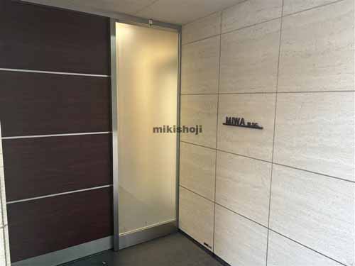 三輪ビル エントランス1