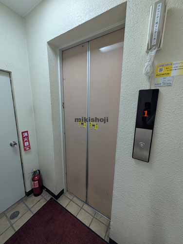 装美ビル エレベーターホール1