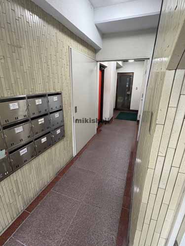 上田ビル エントランス2