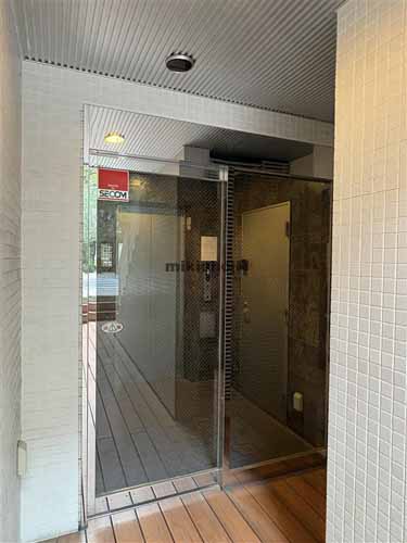 ＣＯＭＭＯＮ Ａｋａｓａｋａビル エントランス1