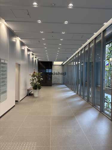 新橋の京阪神御成門ビル エントランス2