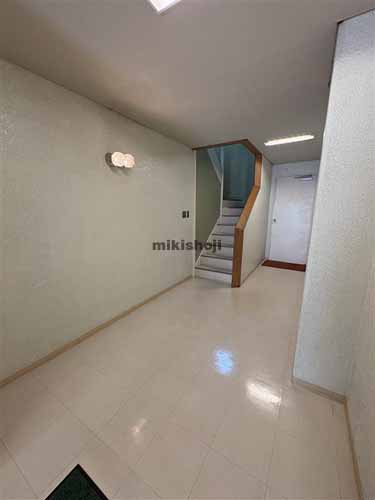 坪井ビル エントランス1