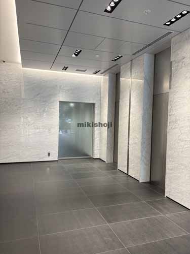 西新宿の野村不動産西新宿ビル エレベーターホール1