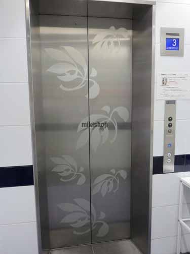 銀座の香蘭社ビル エレベーターホール1