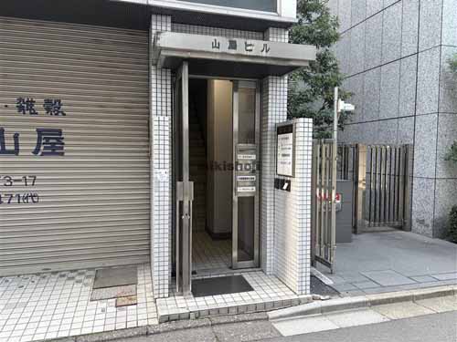 山屋ビル エントランス1