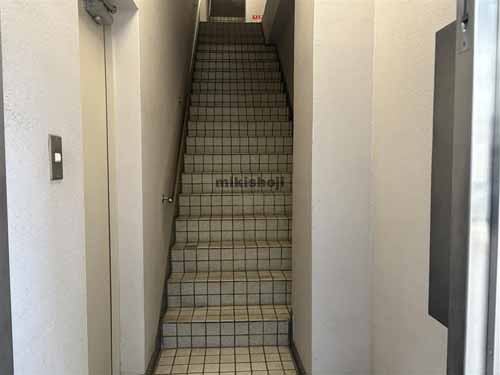 山屋ビル エントランス2