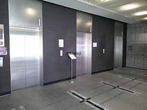 千代田小川町クロスタ エレベーターホール1