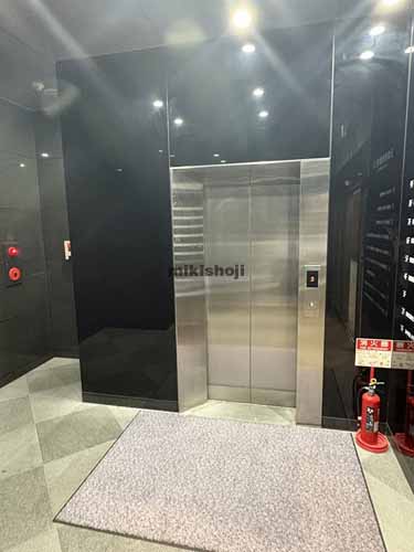新宿・歌舞伎町の近鉄新宿御苑ビル エレベーターホール1