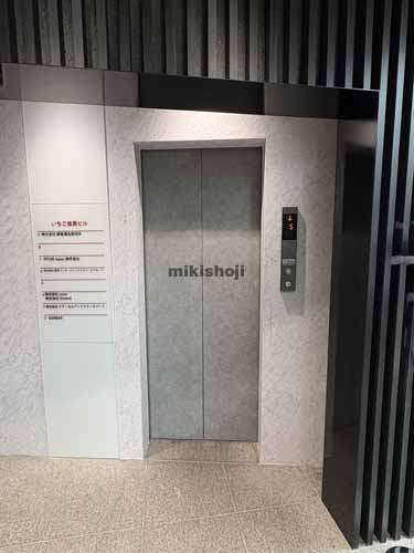 下目黒のいちご目黒ビル エレベーターホール1