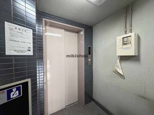 八島ビル エレベーターホール1