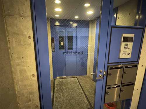 漆原ビル エレベーターホール1