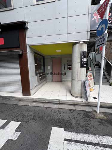 ＯＧＡＷＡＭＡＣＨＩ　ＨＩＲＡＫＩ　ＢＬＧ エントランス1