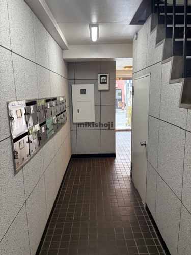 静山ビル エントランス1