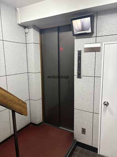 静山ビル エレベーターホール1