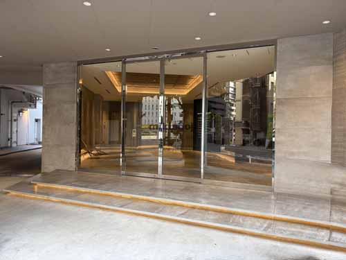 グランファースト新宿御苑 エントランス1