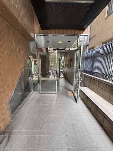 岸浪ビル エントランス1