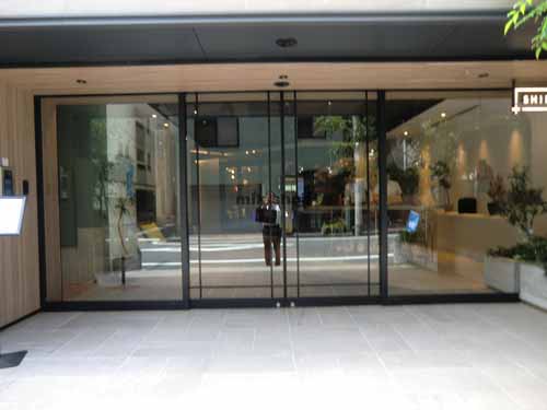 ＋ＳＨＩＦＴ　ＴＳＵＫＩＪＩ エントランス2