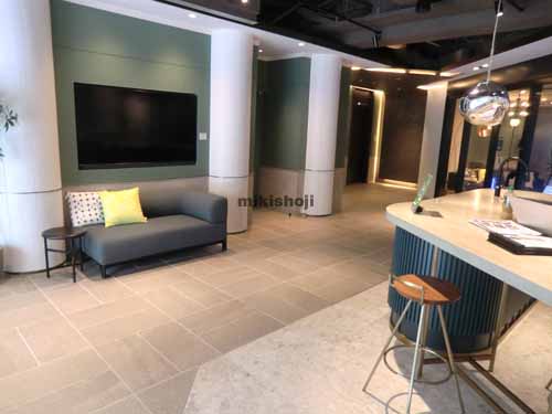 ＋ＳＨＩＦＴ　ＴＳＵＫＩＪＩ エントランス3