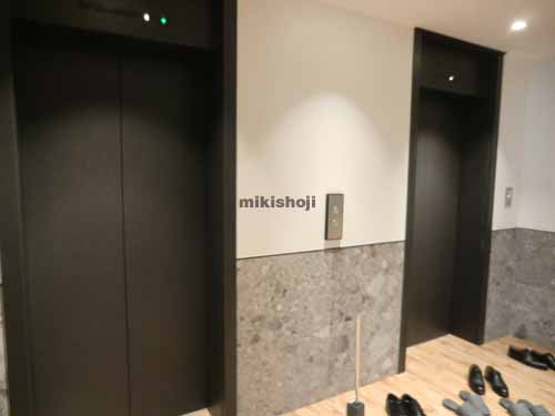 ＋ＳＨＩＦＴ　ＴＳＵＫＩＪＩ エレベーターホール2