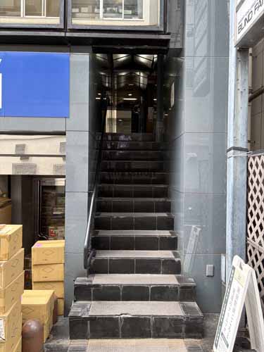 西新宿ウインズビル エントランス1