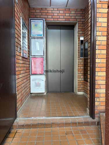 樋谷ビル エレベーターホール1