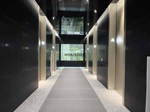 八重洲ダイビル エレベーターホール2