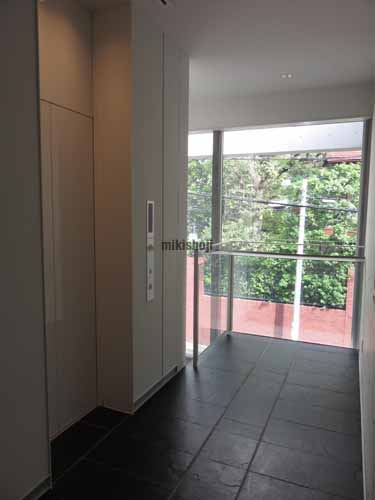 ビクトリノックスアネックスビル エレベーターホール1