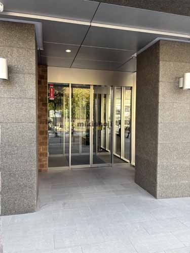 港協会館 エントランス1