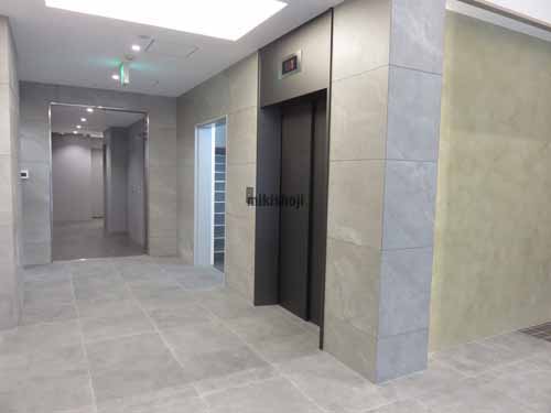 田町イーストサイドビル エレベーターホール1