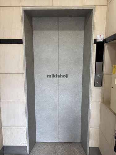 三鷹山田ビル エレベーターホール1