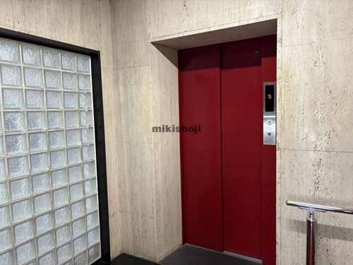 立川市の大雅ビル エレベーターホール1